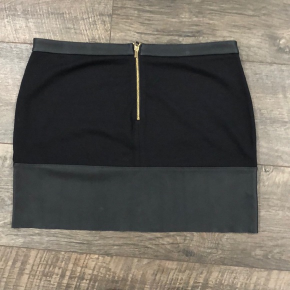 EXPRESS NWT Mini Skirt + Faux Leather Detail - Picture 2 of 7